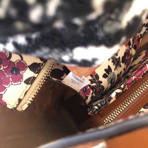 Tory Burch Kerrington Tote and Mini Bag Set - Picture 11 of 13